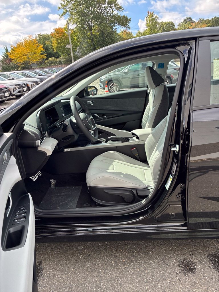 New 2026 Hyundai Elantra SEL Sport FWD image 24
