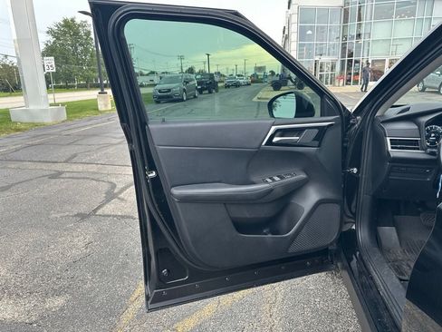 Used 2024 Mitsubishi Outlander AWD image 14