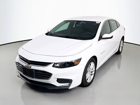 Used 2017 Chevrolet Malibu LT image 4