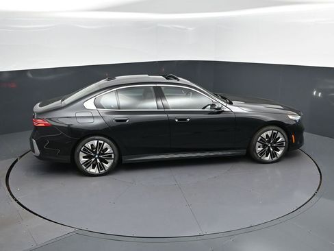 Certified 2025 BMW 530i image 35