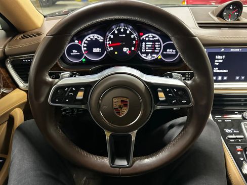 Used 2018 Porsche Panamera image 29