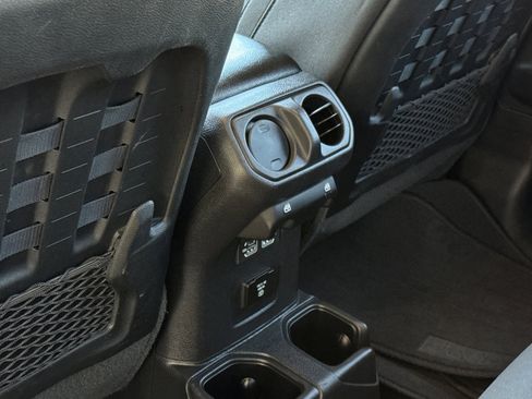 Used 2022 Jeep Gladiator Mojave image 39