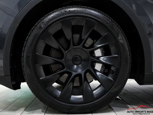 Used 2024 Tesla Model Y Long Range AWD/4WD image 84