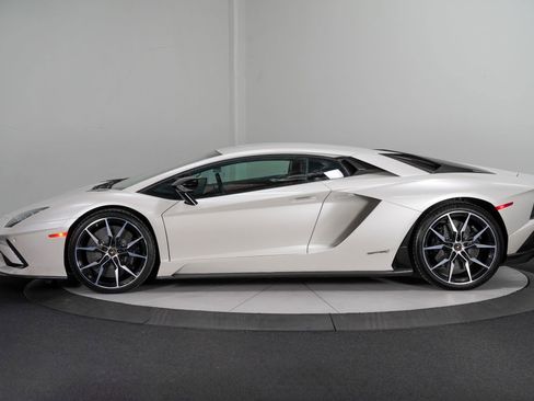 Used 2017 Lamborghini Aventador S image 11