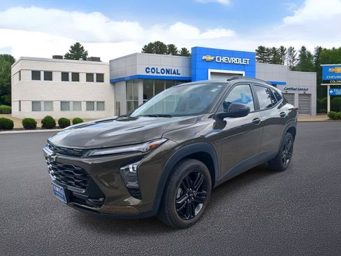 Used 2024 Chevrolet Trax ACTIV w/ Driver Confidence Package FWD image 1