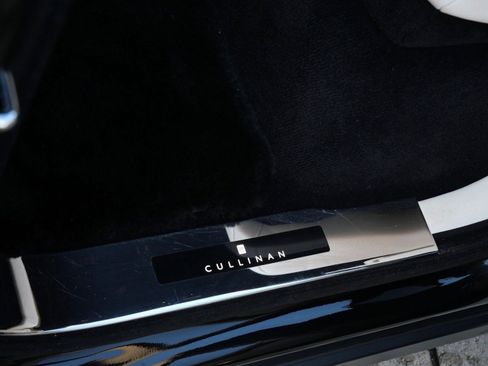 Certified 2023 Rolls-Royce Cullinan w/ Cullinan Package image 9