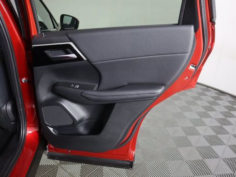 Used 2024 Mitsubishi Outlander SE AWD/4WD image 27