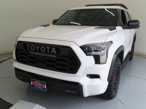 Used 2025 Toyota Sequoia TRD Pro AWD/4WD image 8