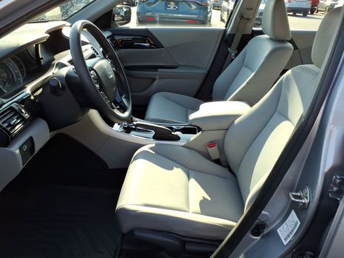 Used 2017 Honda Accord LX image 4