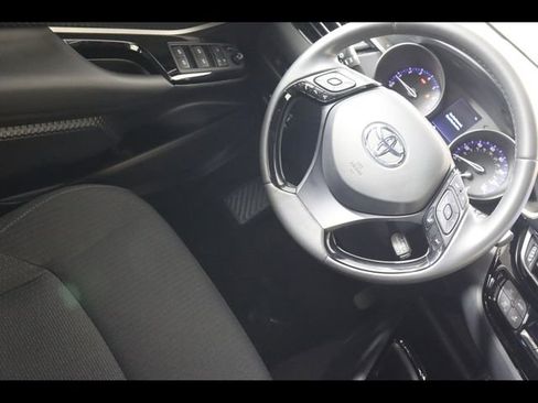 Used 2019 Toyota C-HR XLE image 19