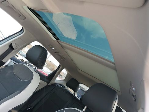 Used 2025 Volkswagen Taos SE image 12