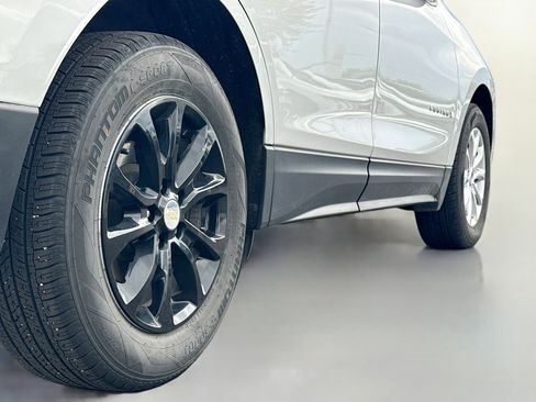 Used 2020 Chevrolet Equinox LS w/ LS Convenience Package FWD image 16