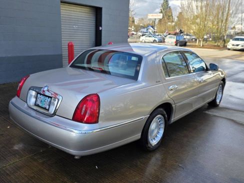 Used 2000 Lincoln Town Car Executive image 5