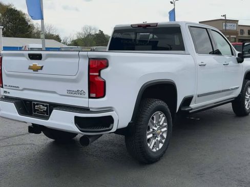 Used 2024 Chevrolet Silverado 2500 High Country w/ High Country Premium Package AWD/4WD image 8
