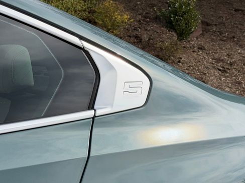 Used 2025 BMW 530i w/ Premium Package image 11