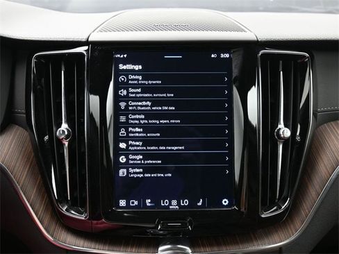 Used 2022 Volvo XC60 B5 Inscription w/ Climate Package image 16