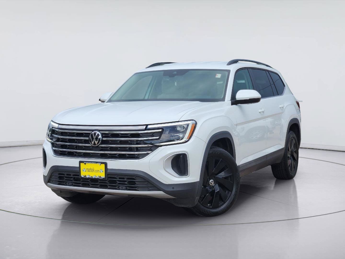 Used 2024 Volkswagen Atlas SE w/ Black Wheel Package FWD image 1