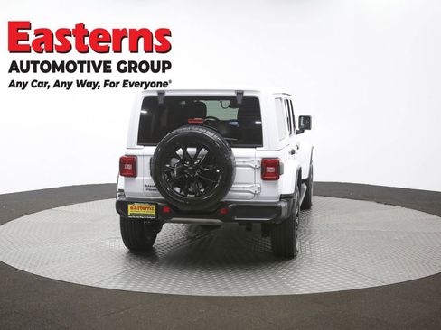 Used 2025 Jeep Wrangler Unlimited Sahara AWD/4WD image 34