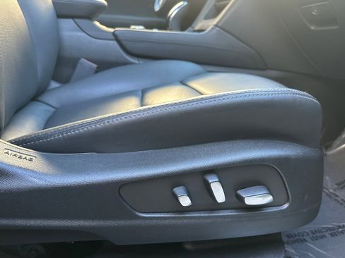 Used 2025 Cadillac XT5 Premium Luxury image 24