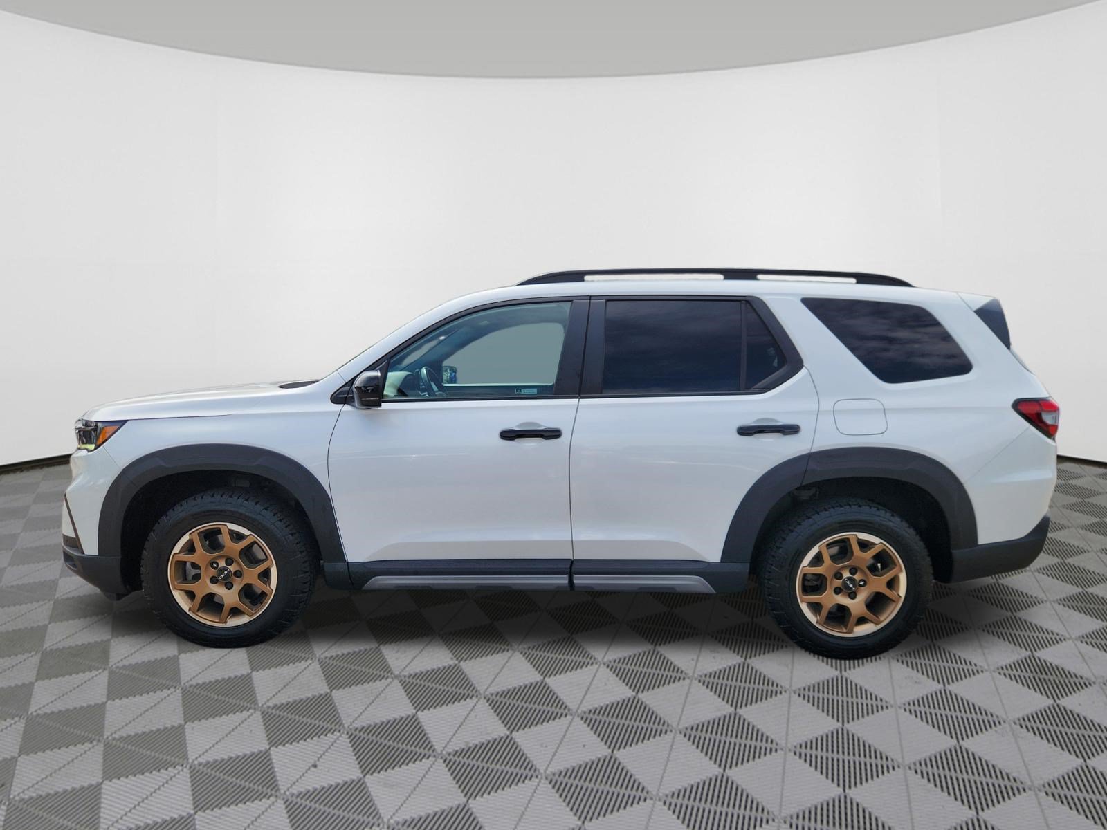 Certified 2024 Honda Pilot TrailSport image 5