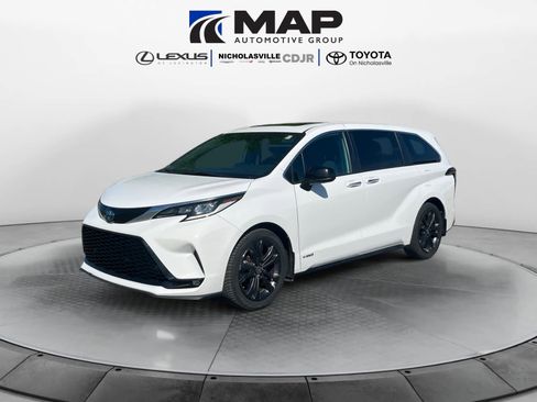 Used 2021 Toyota Sienna XSE FWD image 1