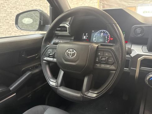 Used 2025 Toyota Tacoma SR5 AWD/4WD image 16
