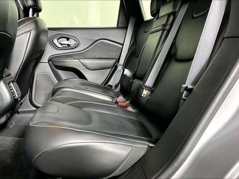 Used 2016 Jeep Cherokee Limited FWD image 2