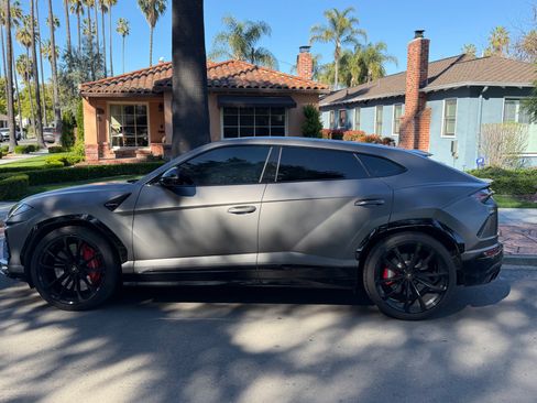Used 2022 Lamborghini Urus AWD/4WD image 3