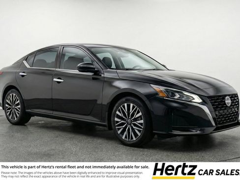 Used 2025 Nissan Altima 2.5 SV FWD image 1