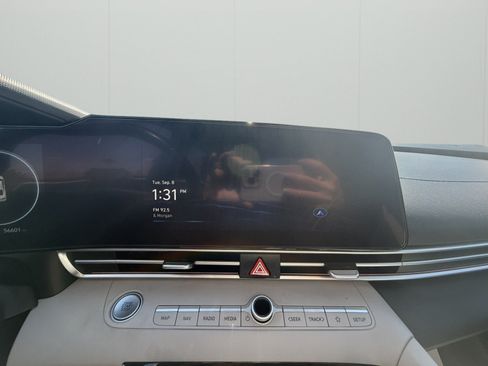 Used 2024 Hyundai Elantra Limited FWD image 12