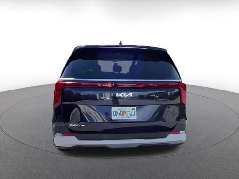 Used 2026 Kia Carnival FWD image 12