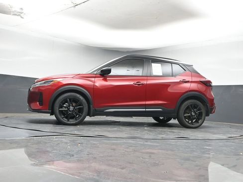 Used 2023 Nissan Kicks SR w/ SR Premium Package image 28