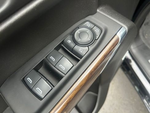 Used 2022 Chevrolet Silverado 1500 High Country w/ Technology Package image 23