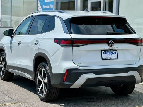 Used 2025 Volkswagen Tiguan SE FWD image 3