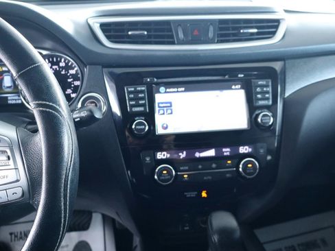 Used 2015 Nissan Rogue SL w/ SL Premium Package FWD image 25