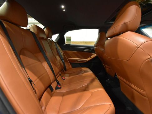 Used 2019 Toyota Avalon Limited image 46