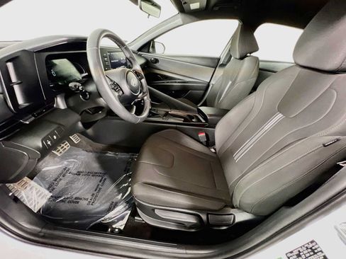 Certified 2025 Hyundai Elantra Sport FWD image 21