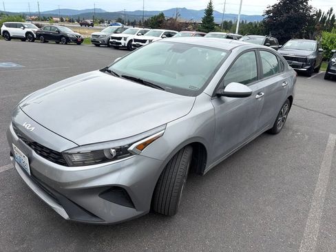 Used 2023 Kia Forte LXS FWD image 2
