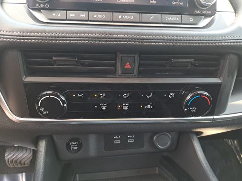 Used 2024 Nissan Rogue S AWD/4WD image 20