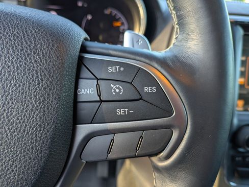 Used 2017 Jeep Grand Cherokee Overland AWD/4WD image 19