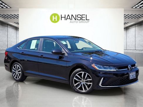 Used 2025 Volkswagen Jetta SE w/ Sunroof Package FWD image 1