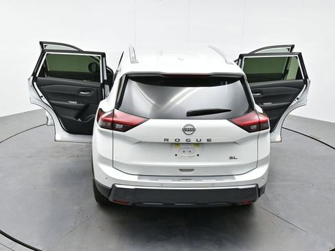 Used 2024 Nissan Rogue SL image 41