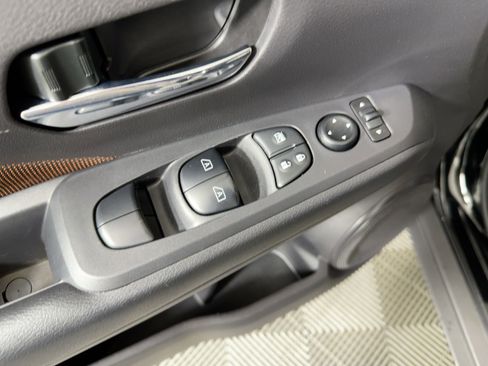 Used 2024 Nissan Kicks SR image 19