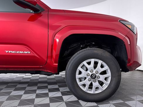 Used 2025 Toyota Tacoma SR5 AWD/4WD image 16