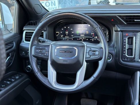 Used 2022 GMC Yukon Denali image 17