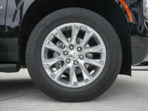 Used 2025 Chevrolet Suburban Premier image 29