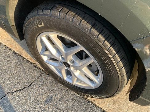 Used 2024 Ford Edge SEL w/ Convenience Package image 9