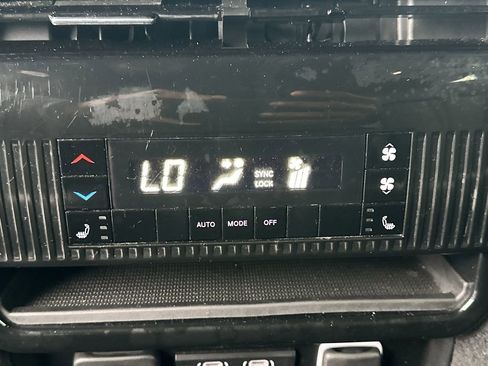 Used 2022 Jeep Wagoneer Series III w/ Rear Seat Video Group 1 image 26