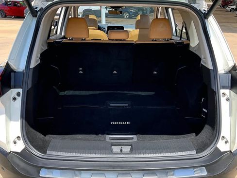 Used 2021 Nissan Rogue Platinum FWD image 31
