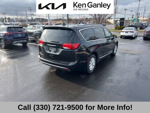 Used 2018 Chrysler Pacifica Touring-L w/ Premium Audio Group image 10